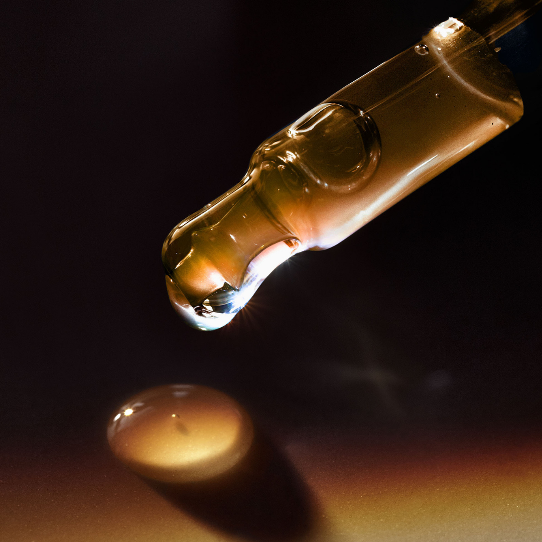 Madara Superseed Age Recovery Facial Oil -kasvoöljy auttaa parantamaan ihon tekstuuria ja sävyä, jonka lisäksi se myös auttaa vähentämään hienojen juonteiden ja ryppyjen näkyvyyttä.