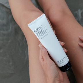 Luonnollinen, kasvipohjainen Evolve Organic Beauty Body Sculpting Cellulite Cream -vartalovoide auttaa häivyttämään selluliitin näkyvyyttä jättäen ihon sileämmäksi ja napakammaksi.