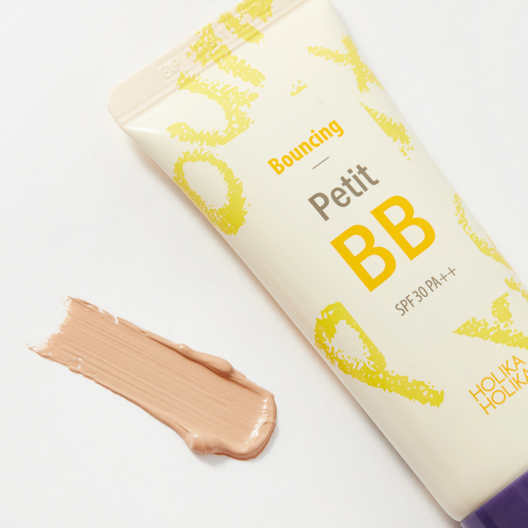 Holika Holika Petit BB Bouncing SPF 30 on ikääntyvälle, kuivalle ja kimmoisuutta kaipaavalle iholle kehitetty BB-voide, joka yhdistää meikkipohjan, kosteutuksen ja aurinkosuojan samaan tuotteeseen.