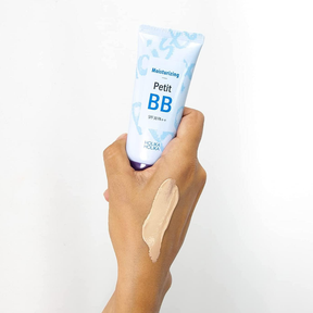 Holika Holika Petit BB Moisturizing SPF 30 on kosteuttava BB-voide kuivalle ja normaalille iholle.