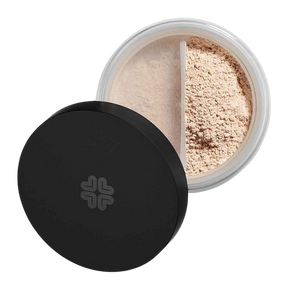 Luonnollinen Lily Lolo Mineraalimeikkipuuteri sävyssä Porcelain tarjoaa SPF15 aurinkosuojan.
