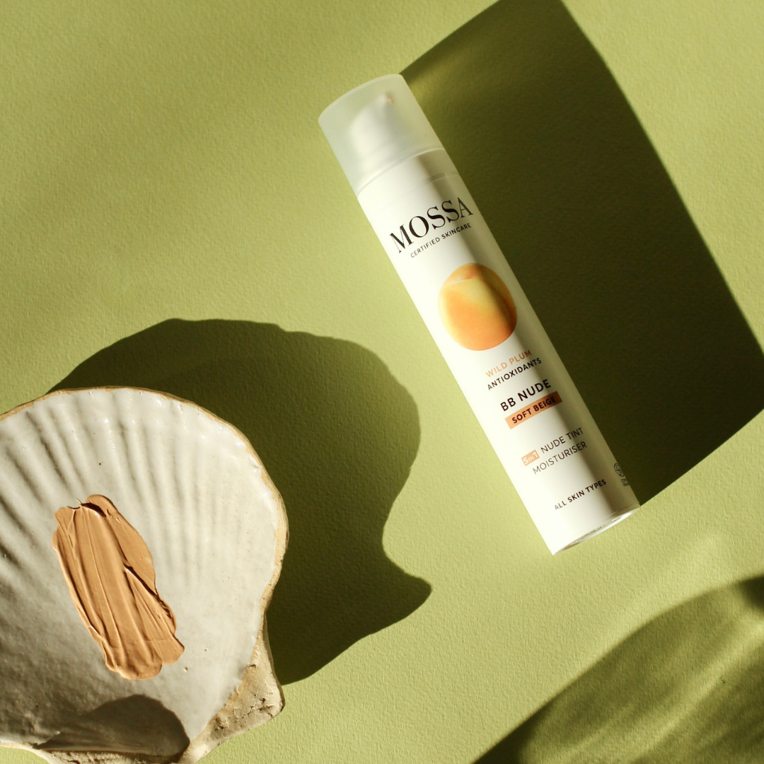 Mossa Skin Perfector 5in1 Nude Tint Moisturiser -sävyttävä BB-voide yhdistää ihonhoidon ja kevyen, luonnollisen peittävyyden yhteen tuotteeseen.